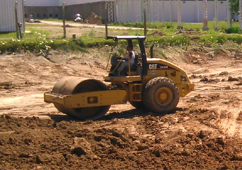 Compactador vibratorio de suelos Caterpillar CS-533E